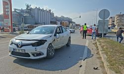 Sinop yolunda çarpışma: 3 kişi yaralandı