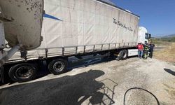 Tır yangınını beton mikseri söndürdü
