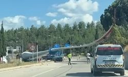 Dev türbin kanadı trafiği kilitledi
