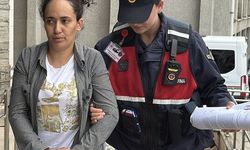 Kızlarını zincirle bağladığı iddia edilen anne ve baba adliyede