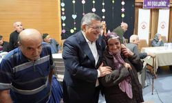 Vali Özarslan, Huzurevi sakinleriyle bir araya geldi