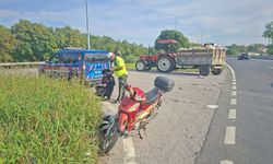 Traktörle çarpışan motosikletin sürücüsü yaralandı