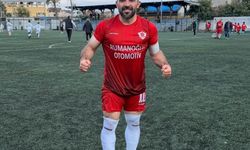 Amatör futbolcunun taklalı gol sevinci