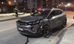 İki otomobil çarpıştı, 2 kişi yaralandı