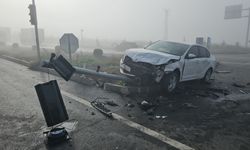 İki otomobil çarpıştı, 3 kişi yaralandı