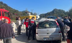 Otomobil ve hafriyat kamyonu çarpıştı