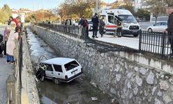 Otomobil dereye uçtu