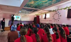 Sinop'ta öğrenci ve öğretmenlere siber farkındalık eğitimi verildi