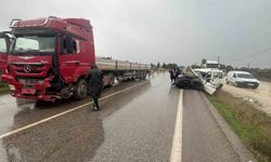 Tır ile kamyonet çarpıştı: 1 ölü 1 yaralı