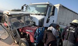 Tır ile traktör çarpıştı: 2 ölü, 1 yaralı