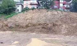 Yağışın ardından istinat duvarı çöktü