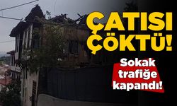 Tarihi ahşap evin çatısı çöktü