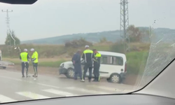 Sinop’ta hafif ticari araç ile otomobil çarpıştı