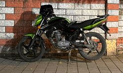Sinop'ta motosiklet devrildi, sürücü yara aldı!