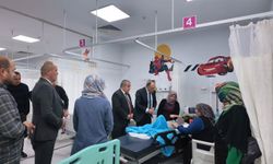 Servis aracının çarptığı öğrenciye ziyaret