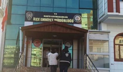 Kayıt cihazı çalan hırsız güvenlik kamerasına yakalandı
