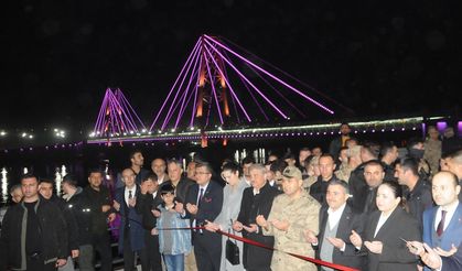 ŞIRNAK - Dicle Nehri üzerinde yapılan İsmail Ebul-İz El-Cezeri Köprüsü törenle hizmete açıldı