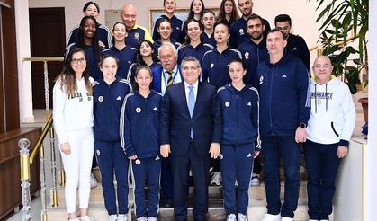 Fenerbahçe ekibi Vali Özarslan’ı ziyaret etti