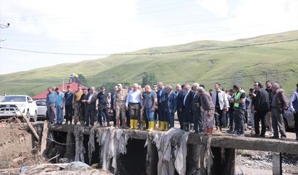 Ağrı Valisi Koç, selden etkilenen köyde incelemelerde bulundu