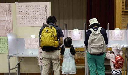 Japonya’daki erken seçimde 15 yıldır iktidardaki LDP mecliste çoğunluğu kaybetti