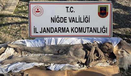 Mumya satmaya çalışırken yakalandılar