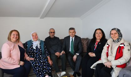 Artvin Valisi Ergün, 50 yıllık çifti ziyaret etti