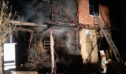 Mangal ateşinden yangın çıktı, bağ evi kullanılamaz hale geldi