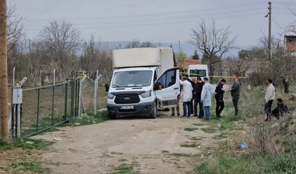 Pazarcı esnafı aracında ölü bulundu