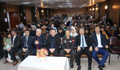 Türkiye'nin ilk astronotu Alper Gezeravcı, öğrencilerle buluştu