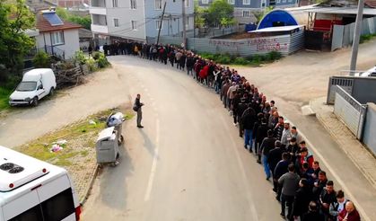 Bayramlaşma kuyruğu 1 kilometreye yaklaştı