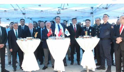 Çorum il protokolü vatandaşlarla bayramlaştı