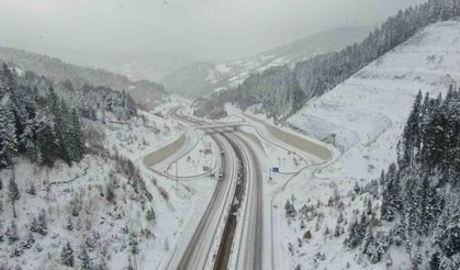 Ilgaz Dağı’nda kar yarım metreyi aştı.