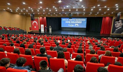 YKS’ye hazırlanan öğrencilere meslek tanıtımı semineri