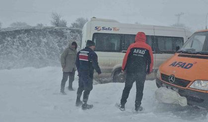 Yoğun kar yağışı sonrası tüm ekipler sahaya çıktı