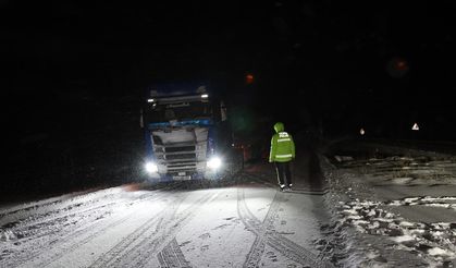 Kop Dağı Geçidi'nde kar ve tipi engeli
