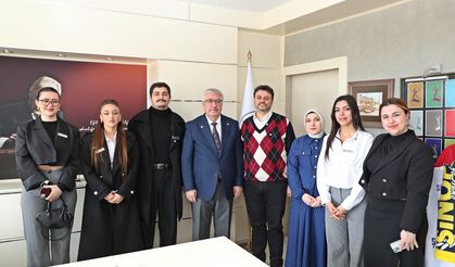 Tarih Topluluğu öğrencilerinden Rektör Taşdemir’e ziyaret