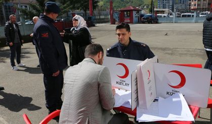 Öğretmenler ile veliler kan bağışında bulundu