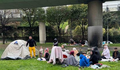Depremin ardından vatandaşlar park ve bahçelere koştu