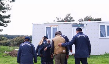 Jandarmadan ihtiyaç sahibi aileye sıcak yuva