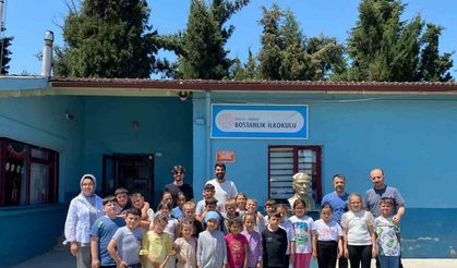 Okul bahçesinde geleneksel oyunları sergilediler