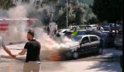 Seyir halindeki otomobil alev aldı