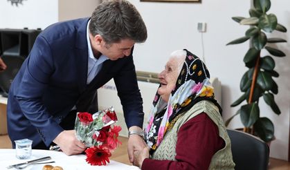 Amasya Valisinden şehit ailesi ve huzurevindeki yaşlılara bayram ziyareti