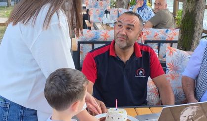 Çocuklar babaları için pasta yaptı