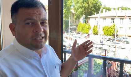 26 ton karpuzunu vatandaşa dağıttı