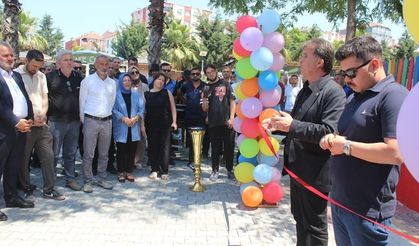 Yenilenen çocuk parkı açıldı