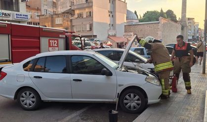 Seyir halindeki araçtan yükselen duman korkuttu