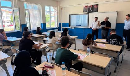 Öğrenciler kitap okuma yarışmasında ter döktü