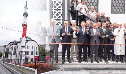 Durağan Merkez Yeni Camii dualarla ibadete açıldı