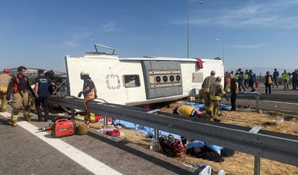 Tır ile yolcu otobüsü çarpıştı: 11 ölü, 27 yaralı!