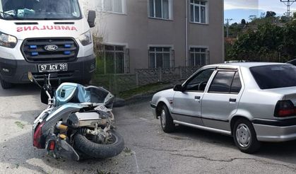 Sinop’ta motosiklet ile otomobil çarpıştı: 1 yaralı var!